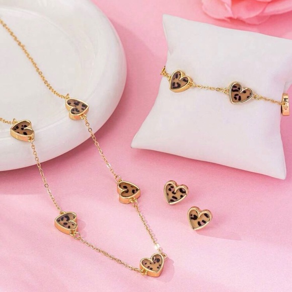 Jewelry - Gold Heart Jewelry Set